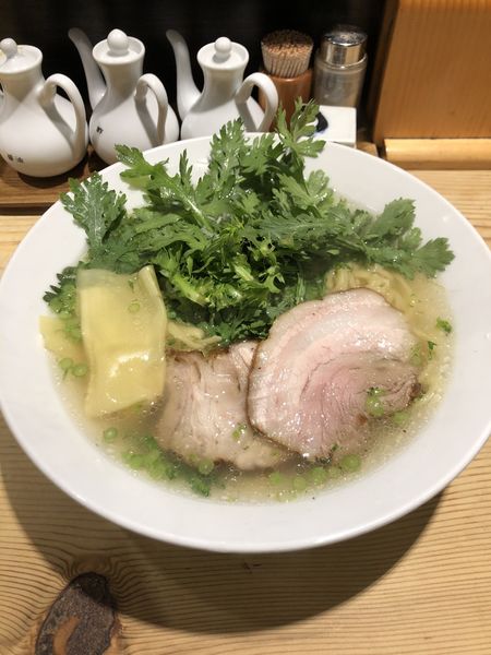 「本丸塩ラー　＋春菊」@横濱元町 本丸亭 横浜店の写真