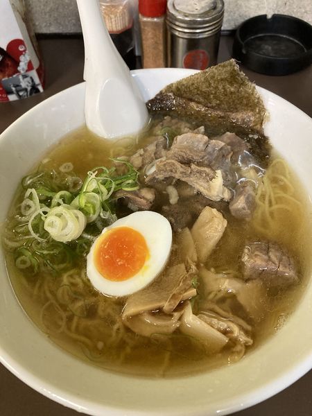 「塩牛すじラーメン」@塩ラーメン専門店 KAZUの写真