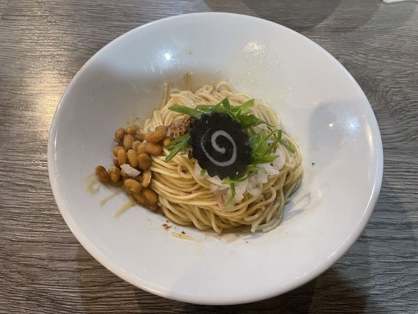 「カツオ納豆の和え玉」@ニボシラァメン コハクの写真