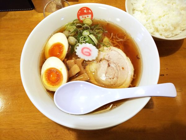 「らーめん中＋玉子＋ライス　600＋100＋100円」@らーめん のぶの写真