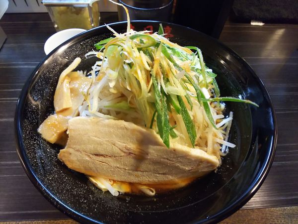 「塩海老油そば+野菜盛り」@油そば専門店 春日亭 明大前店の写真