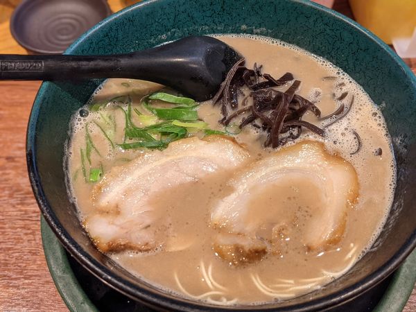 「老醤油とんこつ 老10」@博多とんこつ 天神旗の写真