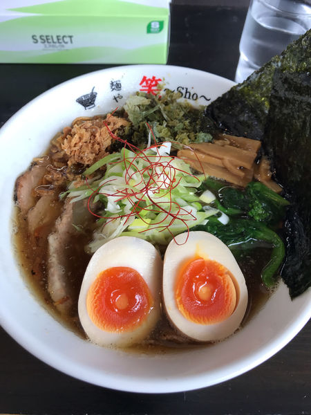 「[期間限定] 特製焦がし醤油らーめん」@麺や 笑 ～Sho～の写真