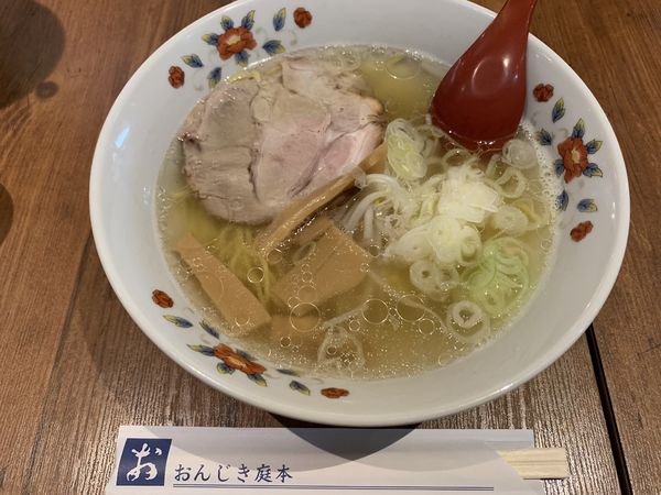 「塩らーめん 870円」@おんじき庭本 空港店の写真