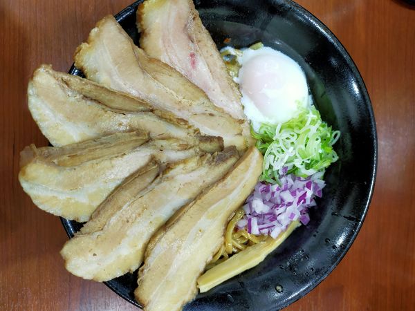 「肉盛り油そば　1140円」@麺処うきとみの写真