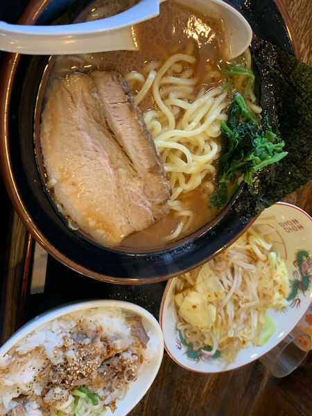 「豚骨醤油らあめん　中　やさい大」@上田らあめん はちの写真