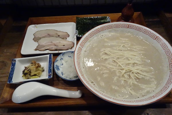 「炭火焼濃厚中華そば 鯖」@炭火焼濃厚中華そば 倫道の写真