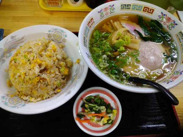 「ラーメンチャーハンセット　880円」@インター食堂 富田店の写真