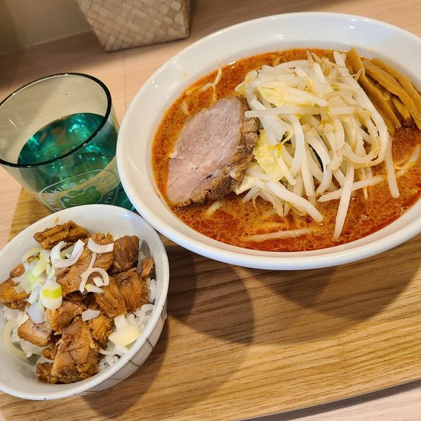 「辛味噌ラーメン+ミニチャーシュー丼」@麺屋 幸生の写真