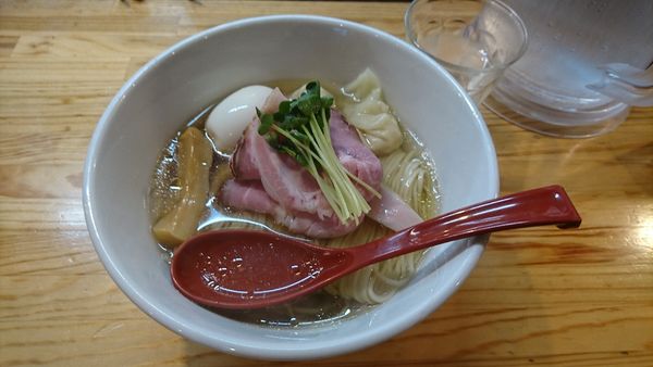 「特製中華そば(松)白醤油」@自家製麺 くろ松の写真