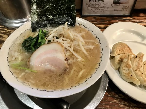 「Bランチ（塩とんこつラーメン＋ギョーザ＋半ライス）￥850」@あじゃあらの写真
