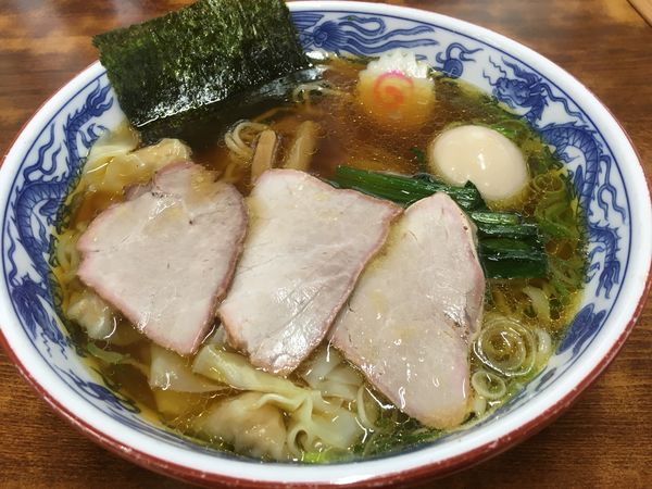「ワンタン麺＋半熟煮玉子」@とら食堂の写真