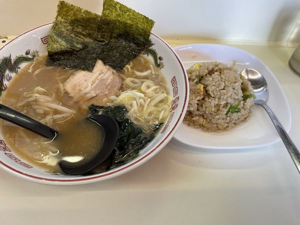 「ラーメン&半チャーハン」@ラーメン ヤマト 善部店の写真