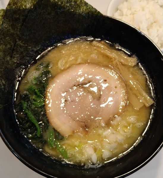 「醤油豚骨ラーメン」@麺家かいりの写真