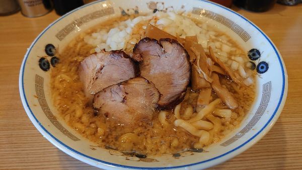 「背脂煮干しラーメン(並)＋玉ねぎ増し」@麺処 そら亭の写真