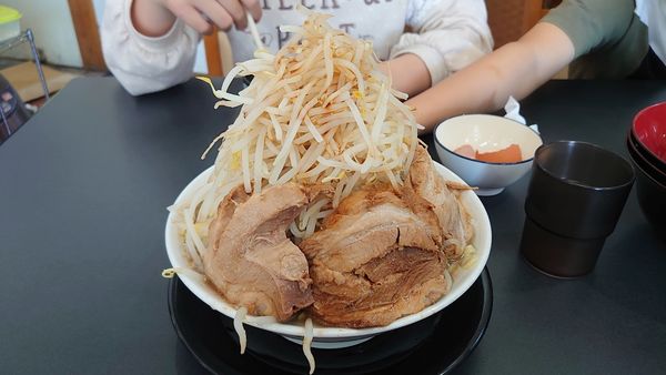 「とん嬉ラーメン(特盛)、チャーシュー丼」@麺屋 とん嬉の写真