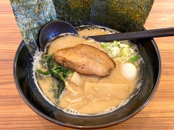 「醤油豚骨 ７９０円 ※普通/普通/多め」@横浜家系ラーメン 福家の写真