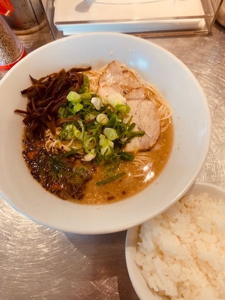 「豚濁ソバ 880円　サービスライス付」@BASSANOVAの写真