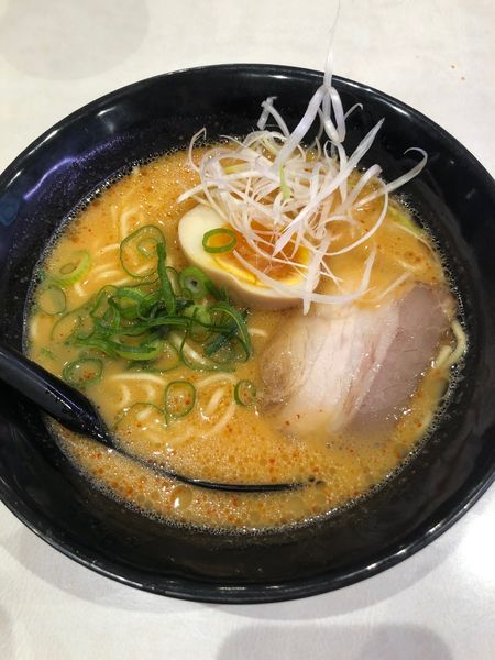 「辛味噌とんこつラーメン」@はま寿司 箕輪店の写真