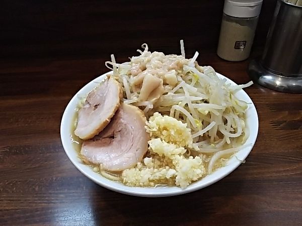 「ラーメン(250g) コール：ニンニク、脂」@らーめん松信 志村坂上駅前店の写真