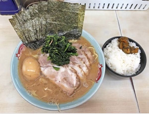 「チャーシュー麺、ライス、味玉」@横浜ラーメン 町田家 町田本店の写真