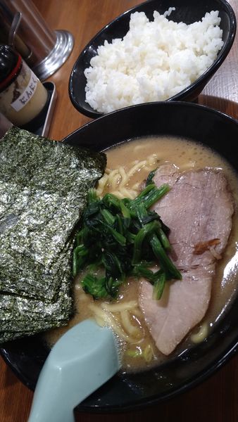 「ラーメン醤油、海苔、ライス」@らーめん家 せんだい 横浜駅西口店の写真
