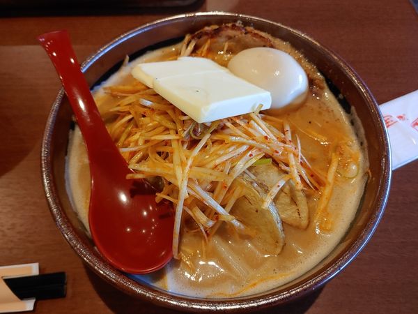 「北海道味噌肉ネギらーめん　味噌漬け炙りチャーシュー　味噌漬け煮玉」@麺場 田所商店 一宮店の写真