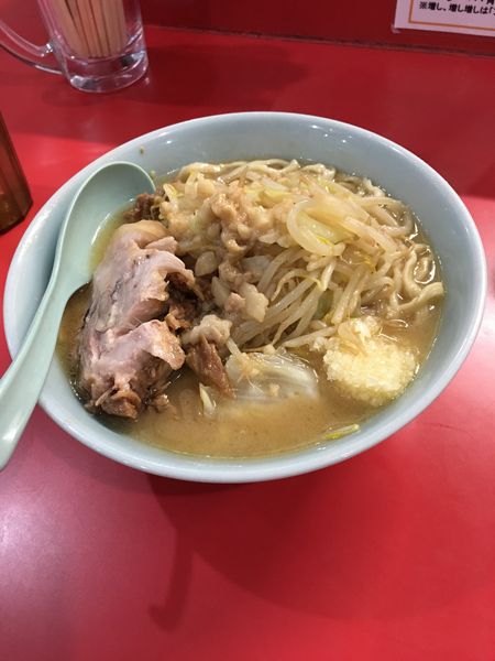 「ラーメン(麺少なめ)800円　タマネギ70円」@ラーメン すくえ屋の写真