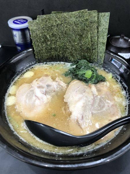 「家系らぁめん＋小ライス」@横浜家系らぁめん 毘沙門天の写真