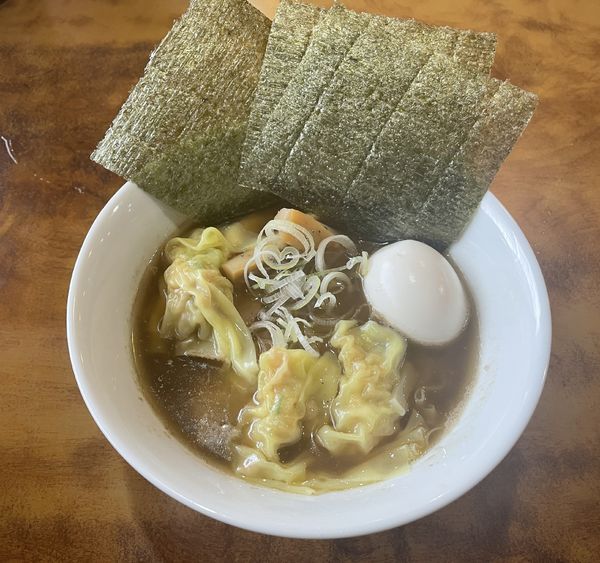 「出汁ワンタン全のせ1000円＋ニンニクチャーハンセット350」@濃厚白湯らーめん3の写真