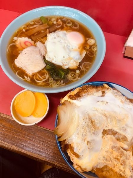 「ラーメン 400円　カツ丼 500円」@中華料理 味楽の写真