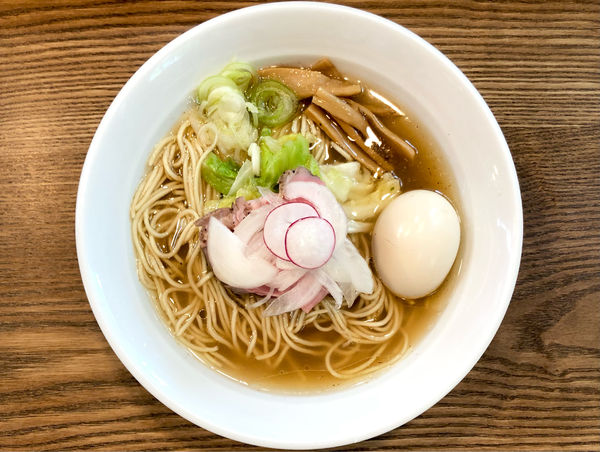 「★＜期間限定＞鰹とあさりだしの中華そば(塩)🍜¥880」@らぁめん山と樹の写真