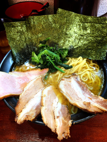 「ラーメン＋海苔＋トロバラ3」@横浜家系らーめん 天王家 寒川総本店の写真