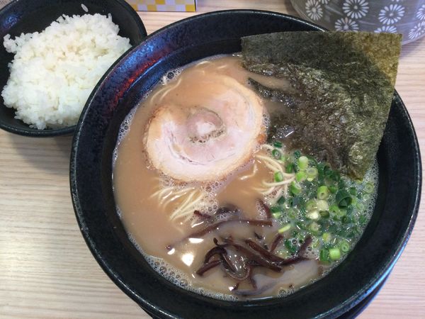 「らーめん(¥680+ライス・替玉1玉無料)」@九州とんこつらーめん ひらさわの写真