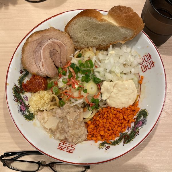 「エビクリームまぜそば」@鷹の目 蒲田店の写真