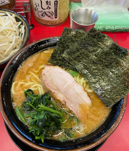 「ラーメン中盛　ニラもやし」@柏 王道家の写真