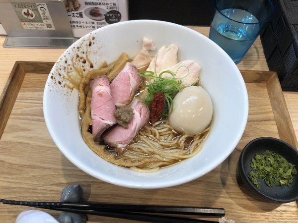 「名古屋コーチンの醤油らぁ麵」@らぁ麺 彩どりの写真