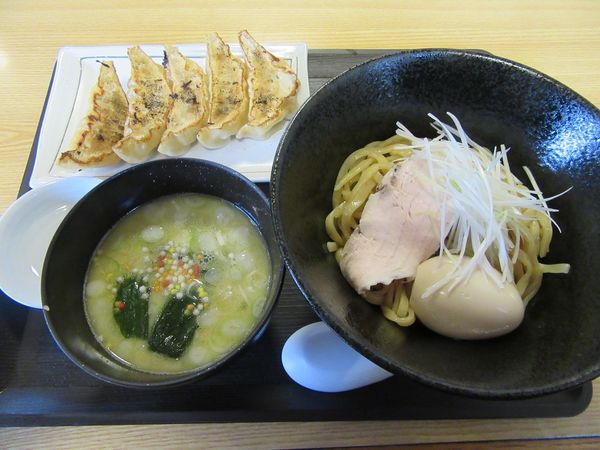 「濃厚鶏つけめん（９５０円）＋特製鶏ぎょうざ４２０円」@らぁめん山本の写真