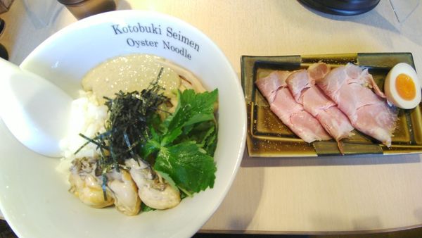 「限定 牡蠣の冷やしまぜそば＋特製トッピング」@寿製麺よしかわ 川越店の写真