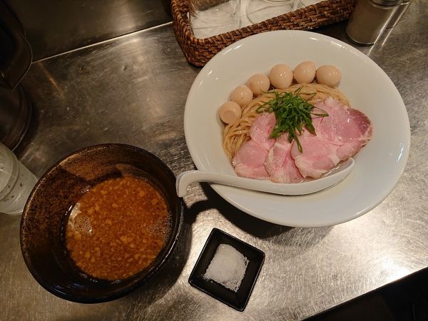 「紅鮭西京味噌仕立てつけ蕎麦＋うずら、など」@さんじの写真