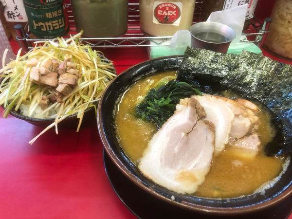 「ラーメン中盛　バラ2枚」@柏 王道家の写真