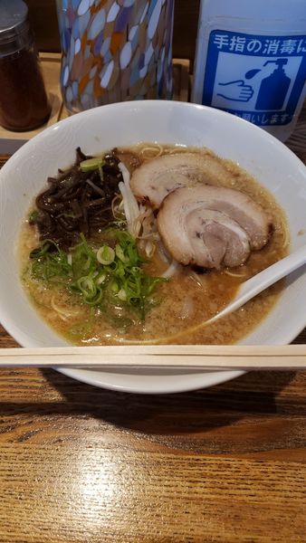 「醤油豚骨ラーメン」@でびっと 中延店の写真