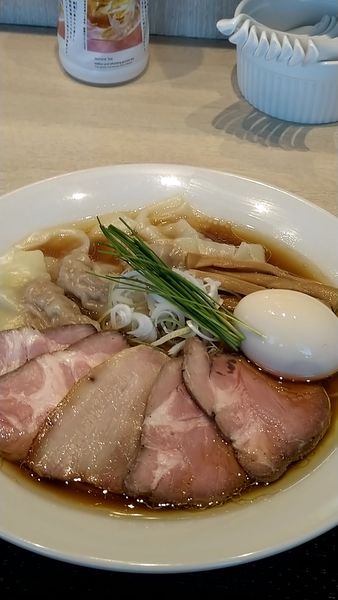 「特製中華そば醤油大盛り+ワンタン」@宍道湖しじみ中華蕎麦 琥珀 東京本店の写真