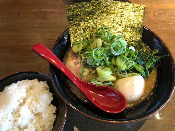 「思道らーめん + ライス」@横浜家系ラーメン 思道の写真