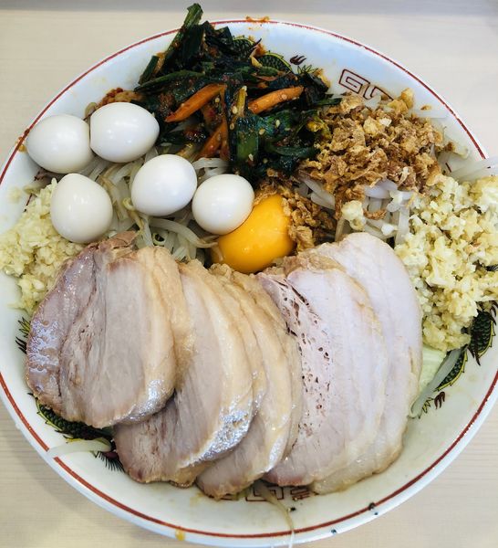 「小ラーメン汁なし(うずら+ニラキムチ)」@ガッツリラーメンいち豚 福島本店の写真