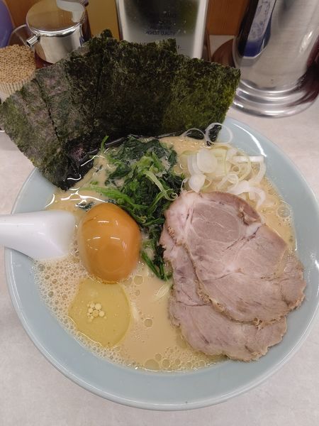 「ラーメン並+味玉」@ラーメン寺田家 戸塚店の写真