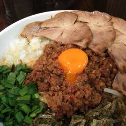 汁なひ台湾まぜそばチャーシュートッピング