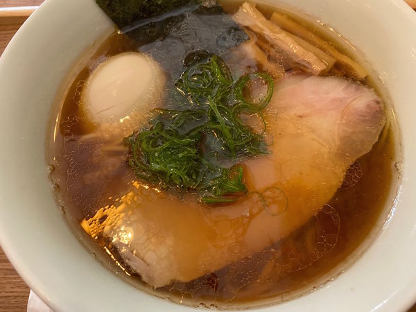 「醤油RAMEN+味玉：800＋100円」@麺や渦雷UZURAIの写真
