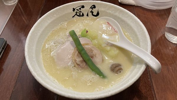 「純白湯らぁめん」@らぁめん冠尾 恵比寿西店の写真