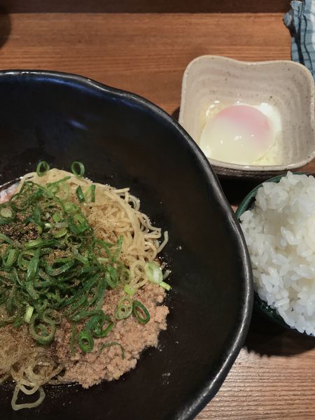 「汁なし坦々麺、3辛、ライス、温泉玉子」@汁なし担担麺専門 キング軒 神田スタンドの写真